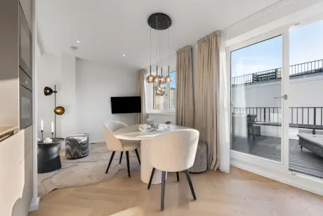 Moderne Essbereich mit eleganter Einrichtung im Hotel Stadt Hamburg.