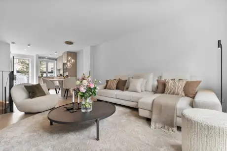 Helles und modernes Wohnzimmer im Hotel Stadt Hamburg, ideal für einen Aufenthalt.