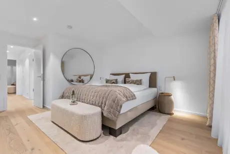 Luxuriöses Hotelzimmer mit modernem Design in Westerland, ideal für einen komfortablen Aufenthalt.